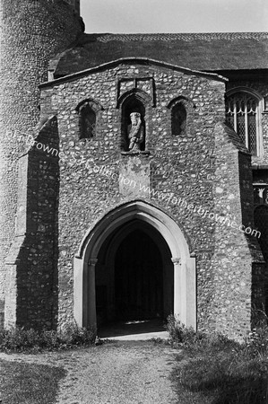 POTTER HEIGHAM PORCH WITH 